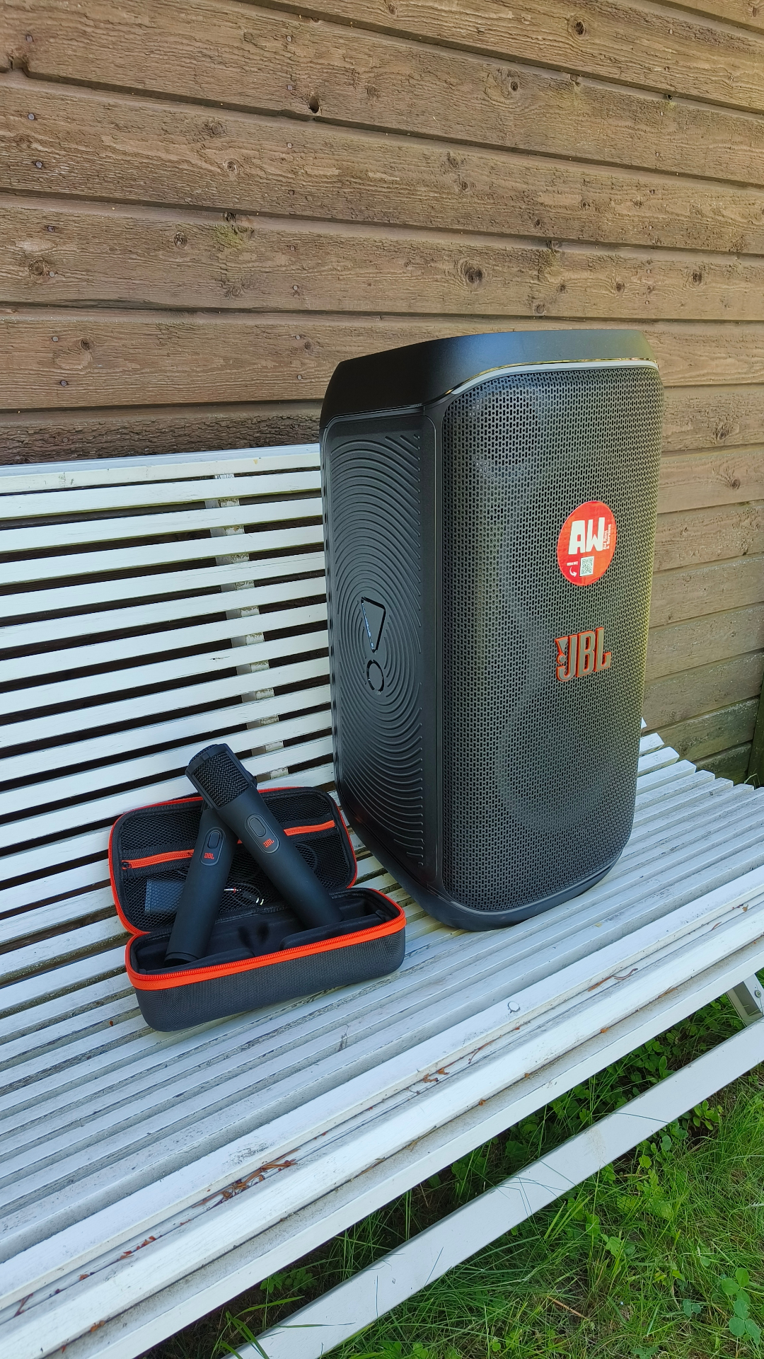 JBL 320 speaker
